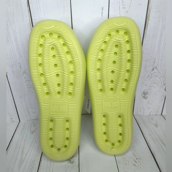 Old Navy Puff Slide Sandals - Picture 6 of 8